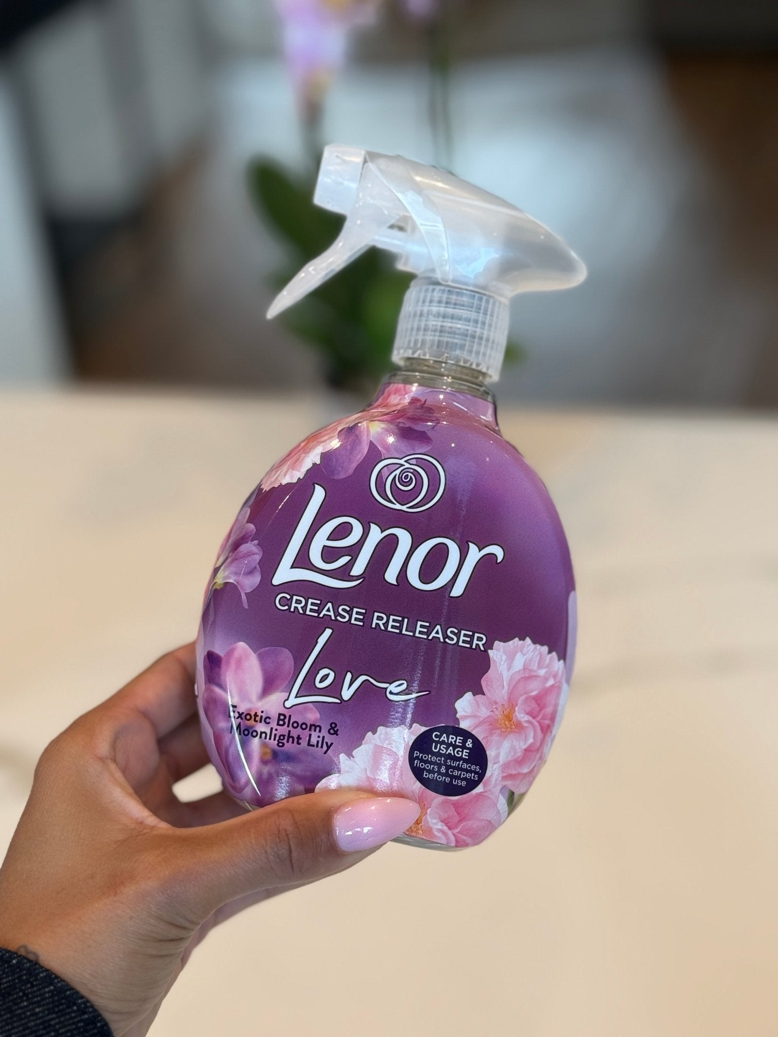 Lenor Exotic Bloom kreukverwijderaar 500ml - Luchtverfrisser - PrijzenStorm.nl